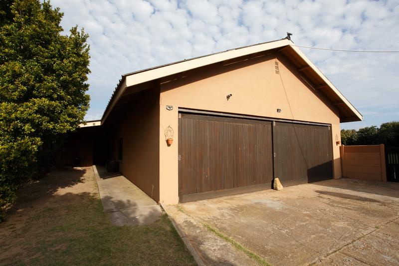 5 Bedroom Property for Sale in Mossel Bay Central Western Cape